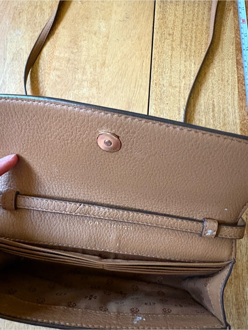 Tory Burch Pebbled camel Leather Crossbody in Warm Tan with Gold Logo - Picture 5 of 6